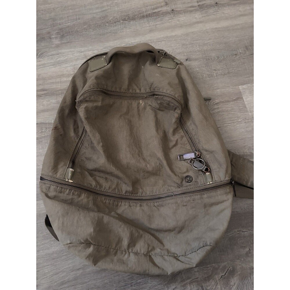 lululemon Green Backpack Zip Closure, Inner Pockets, Adjustable Strap